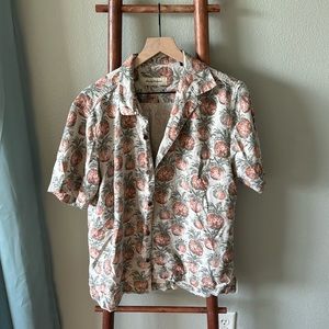 Tommy Bahama 100% Silk Button down Size M